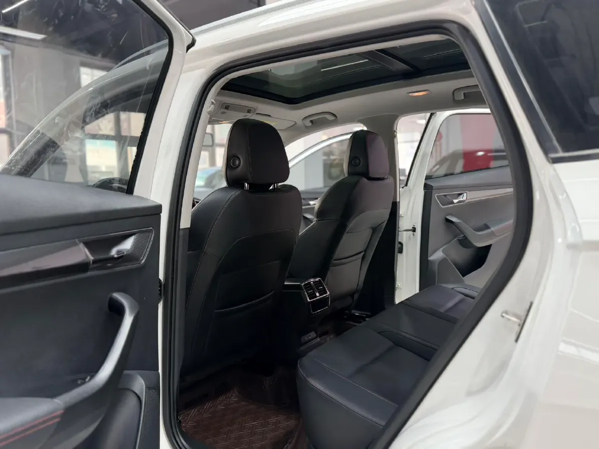 2022 Skoda Karoq 1.4T 150HP L4 7DCT,autocango,china used car exporter,china ev exporter,chinese used car exporter,chinese used ev exporter