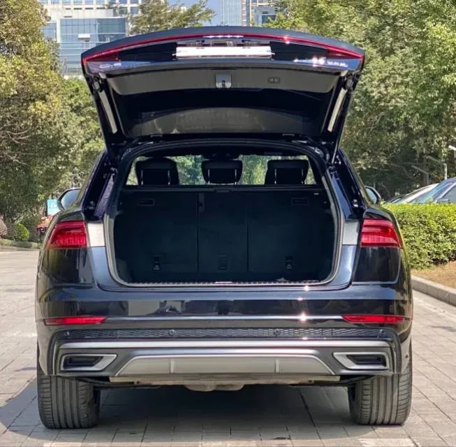 2021 Audi Q8 3.0T 340HP V6 8AT,autocango,china used car exporter,china ev exporter,chinese used car exporter,chinese used ev exporter
