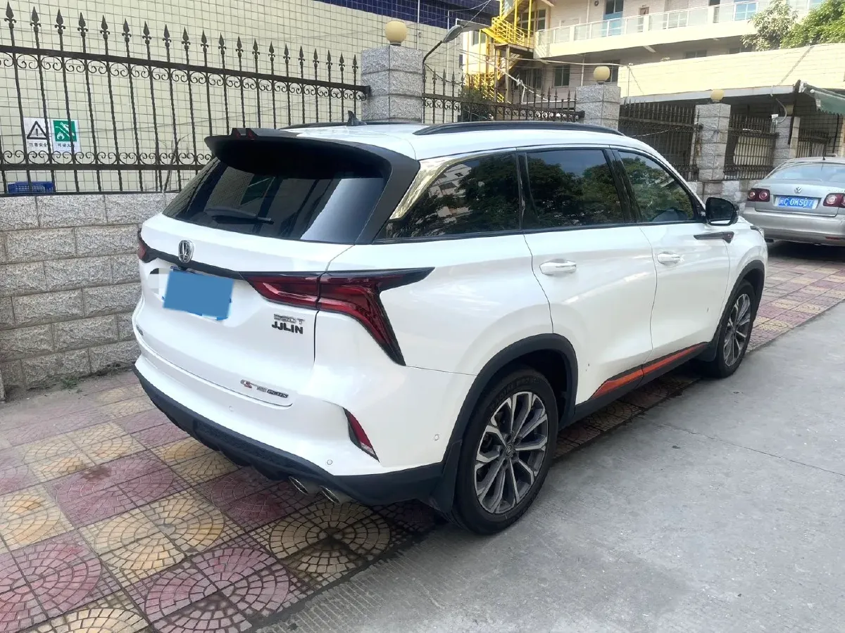 2022 ChangAn CS75 Plus 2.0T 233HP L4 8AT,autocango,china used car exporter,china ev exporter,chinese used car exporter,chinese used ev exporter