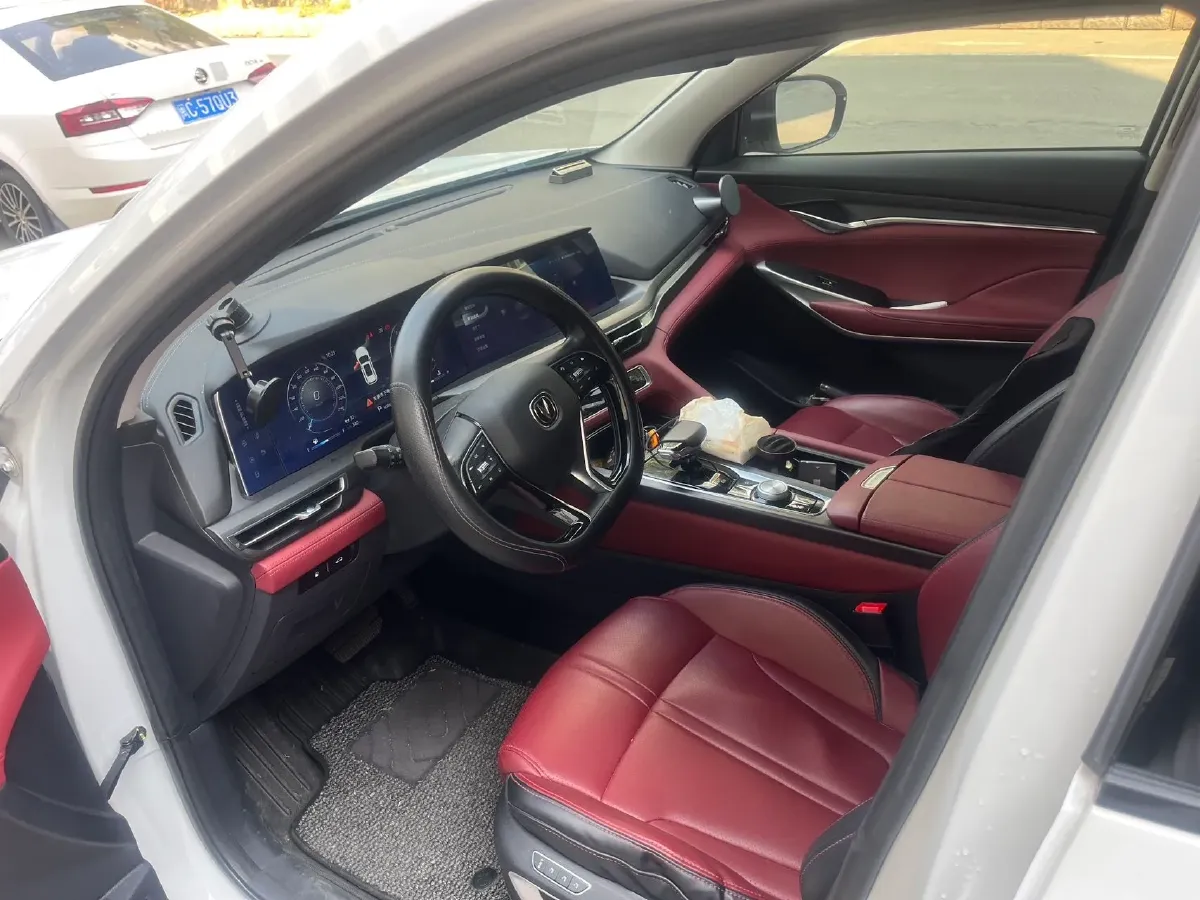 2022 ChangAn CS75 Plus 2.0T 233HP L4 8AT,autocango,china used car exporter,china ev exporter,chinese used car exporter,chinese used ev exporter