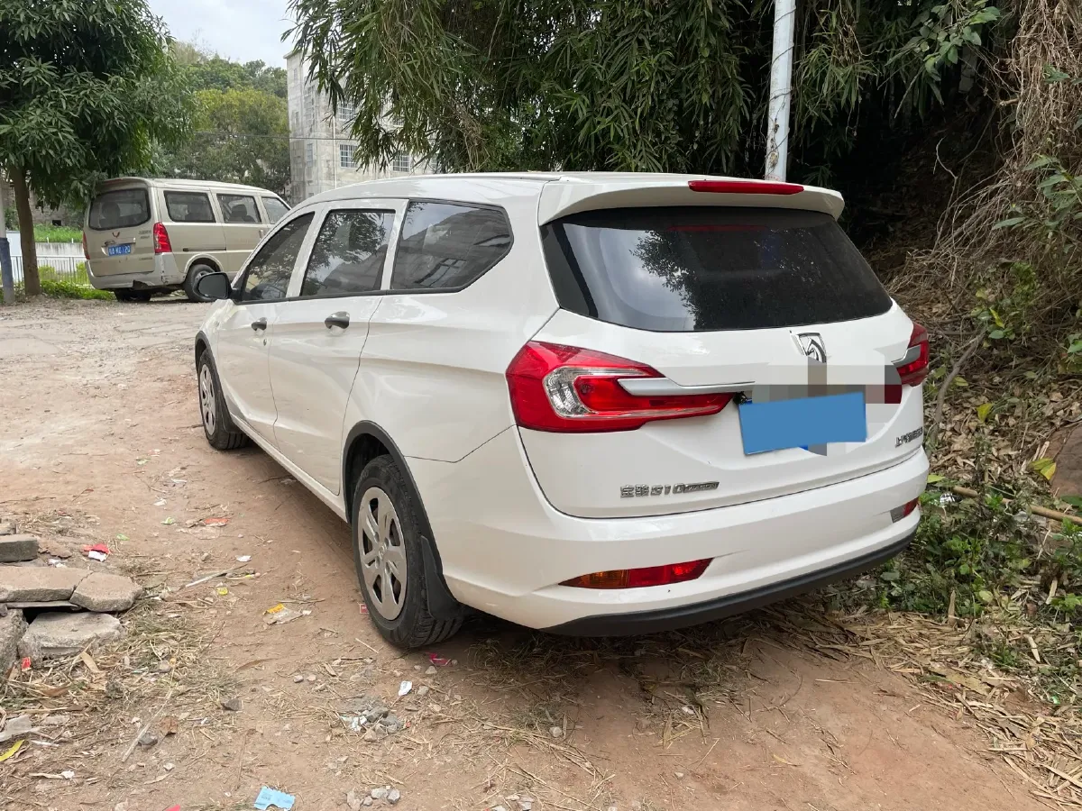 2017 BaoJun 310W 1.2L 82HP L4 6MT,autocango,china used car exporter,china ev exporter,chinese used car exporter,chinese used ev exporter