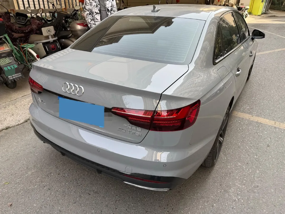 2025 Audi A4L 2.0T 190HP L4 7DCT,autocango,china used car exporter,china ev exporter,chinese used car exporter,chinese used ev exporter
