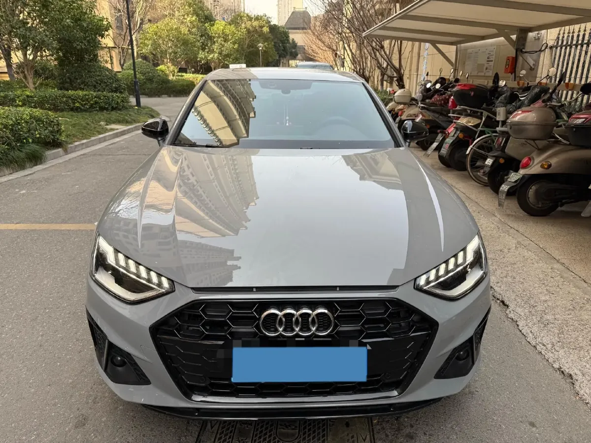2025 Audi A4L 2.0T 190HP L4 7DCT,autocango,china used car exporter,china ev exporter,chinese used car exporter,chinese used ev exporter