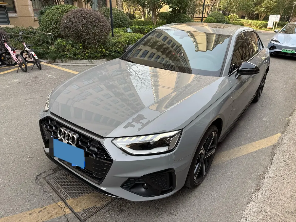 2025 Audi A4L 2.0T 190HP L4 7DCT,autocango,china used car exporter,china ev exporter,chinese used car exporter,chinese used ev exporter