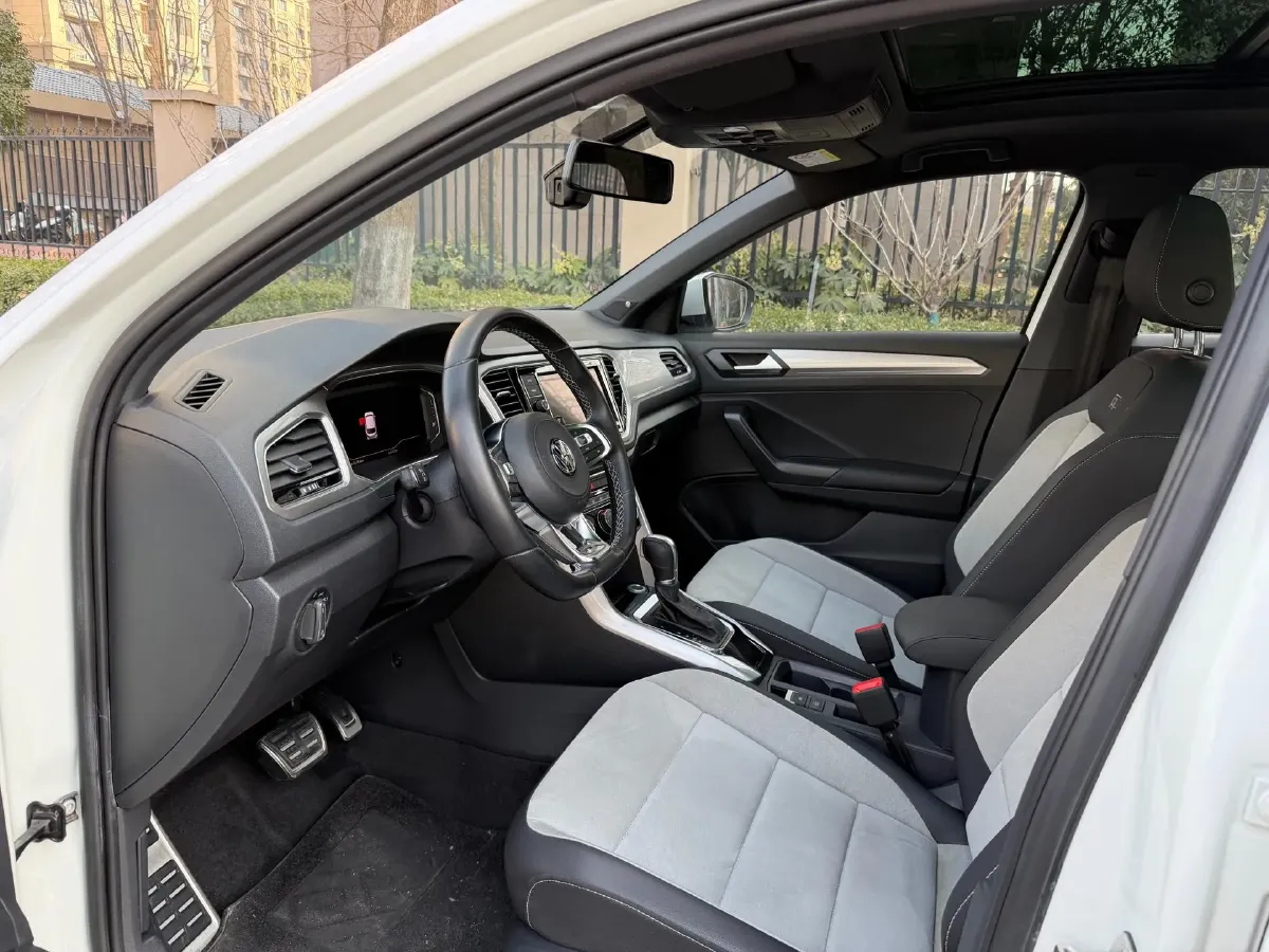 2020 Volkswagen T-Roc 1.4T 150HP L4 7DCT,autocango,china used car exporter,china ev exporter,chinese used car exporter,chinese used ev exporter