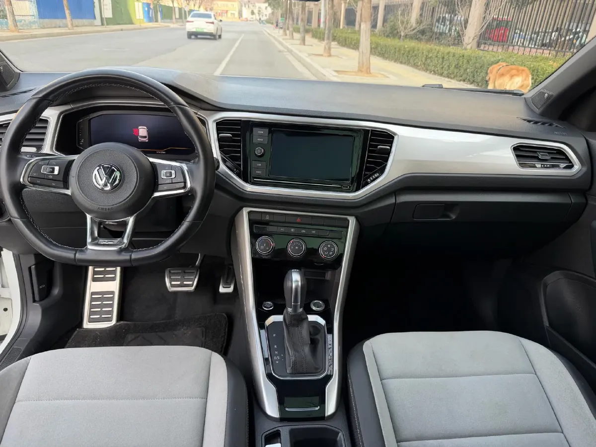 2020 Volkswagen T-Roc 1.4T 150HP L4 7DCT,autocango,china used car exporter,china ev exporter,chinese used car exporter,chinese used ev exporter