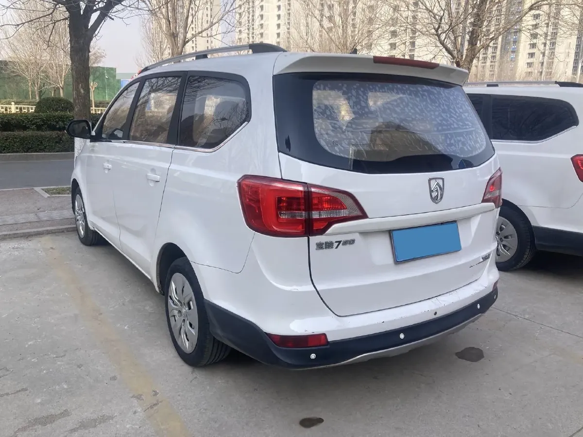 2016 BaoJun 730 1.5L 112HP L4 5MT,autocango,china used car exporter,china ev exporter,chinese used car exporter,chinese used ev exporter