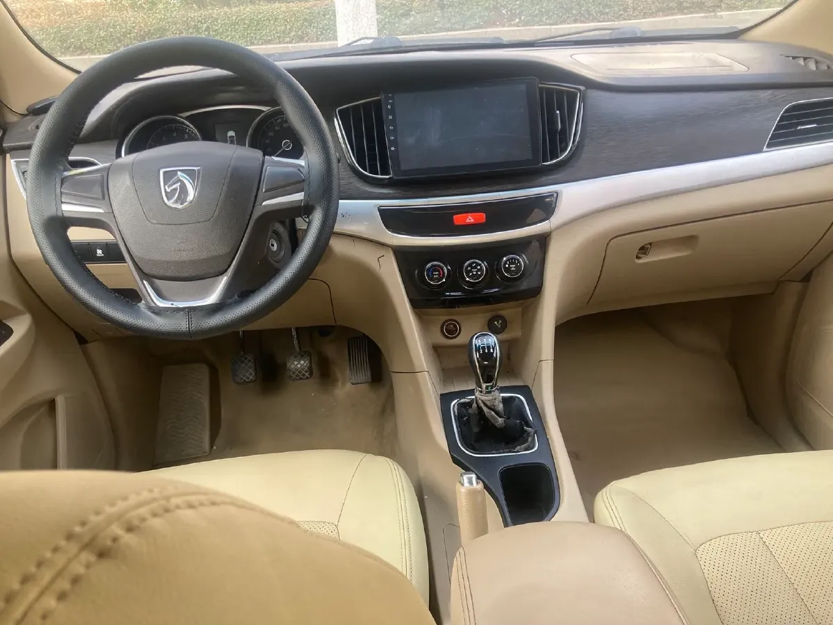 2016 BaoJun 730 1.5L 112HP L4 5MT,autocango,china used car exporter,china ev exporter,chinese used car exporter,chinese used ev exporter