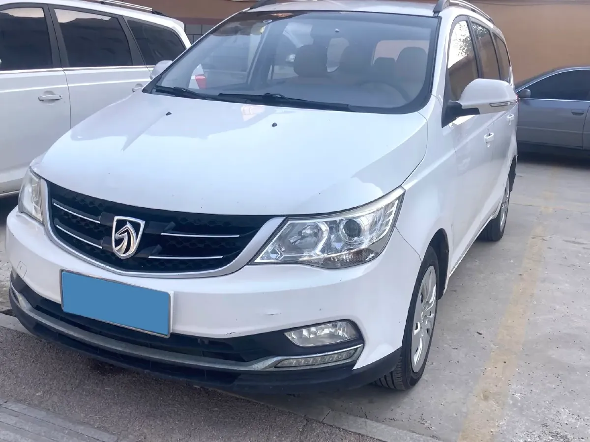2016 BaoJun 730 1.5L 112HP L4 5MT,autocango,china used car exporter,china ev exporter,chinese used car exporter,chinese used ev exporter