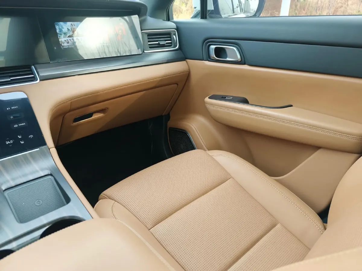 2021 Li ONE Range Extended 131HP REEV 40.5KWH,autocango,china used car exporter,china ev exporter,chinese used car exporter,chinese used ev exporter