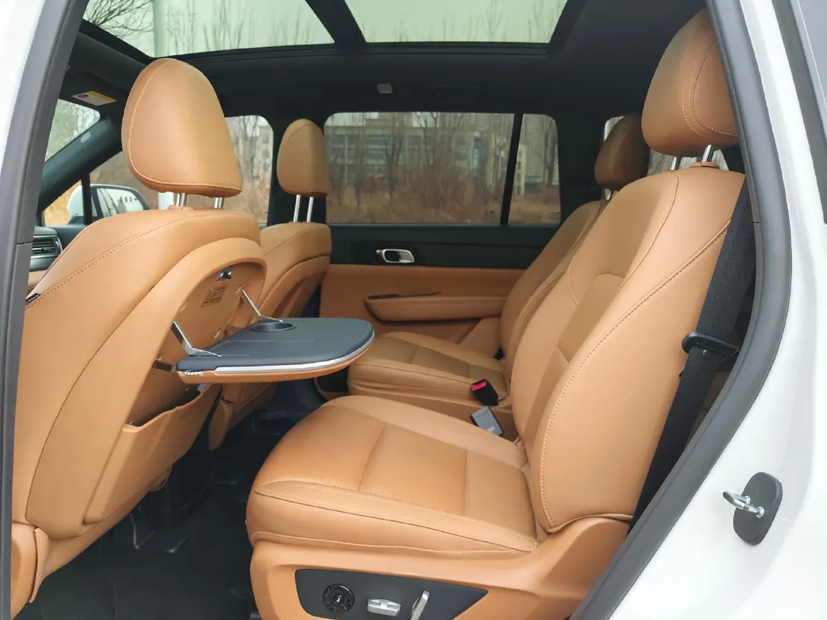 2021 Li ONE Range Extended 131HP REEV 40.5KWH,autocango,china used car exporter,china ev exporter,chinese used car exporter,chinese used ev exporter