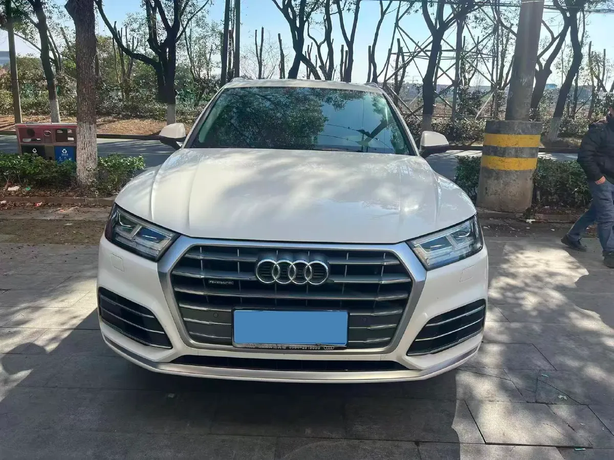 2020 Audi Q5L 2.0T 190HP L4 7DCT,autocango,china used car exporter,china ev exporter,chinese used car exporter,chinese used ev exporter
