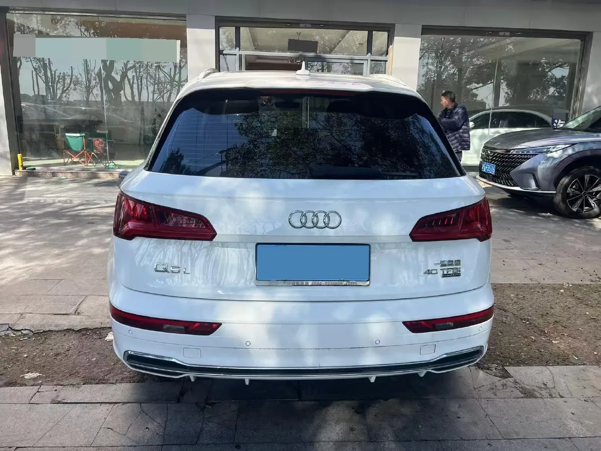 2020 Audi Q5L 2.0T 190HP L4 7DCT,autocango,china used car exporter,china ev exporter,chinese used car exporter,chinese used ev exporter