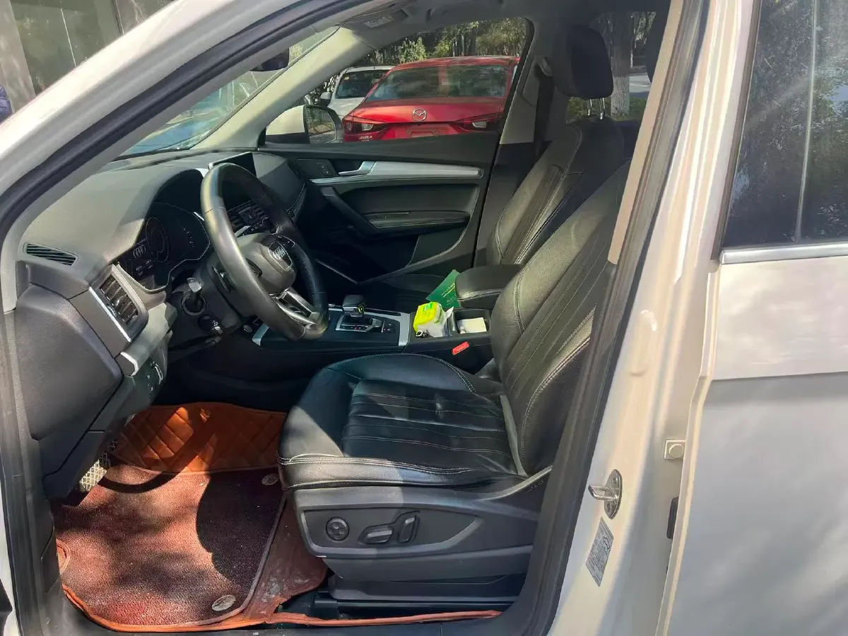 2020 Audi Q5L 2.0T 190HP L4 7DCT,autocango,china used car exporter,china ev exporter,chinese used car exporter,chinese used ev exporter