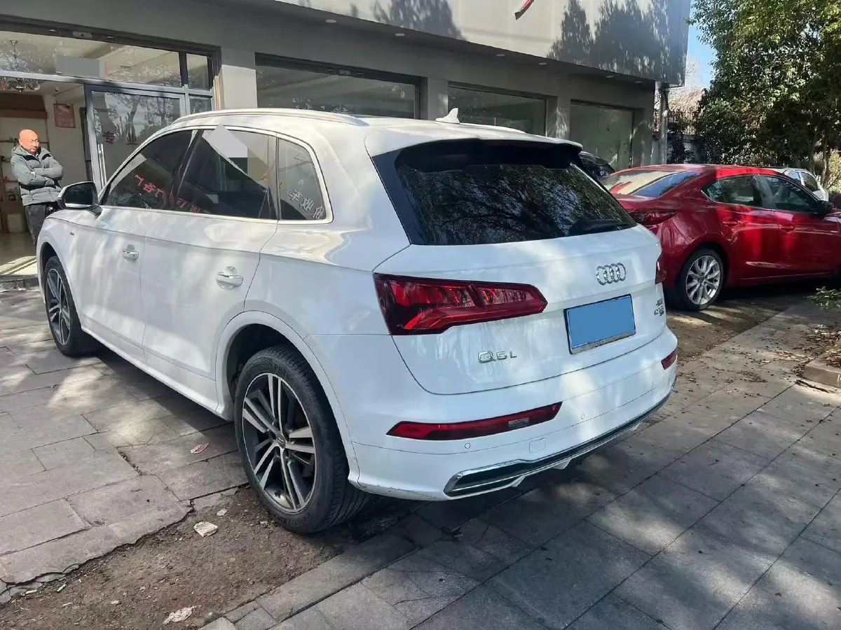 2020 Audi Q5L 2.0T 190HP L4 7DCT,autocango,china used car exporter,china ev exporter,chinese used car exporter,chinese used ev exporter