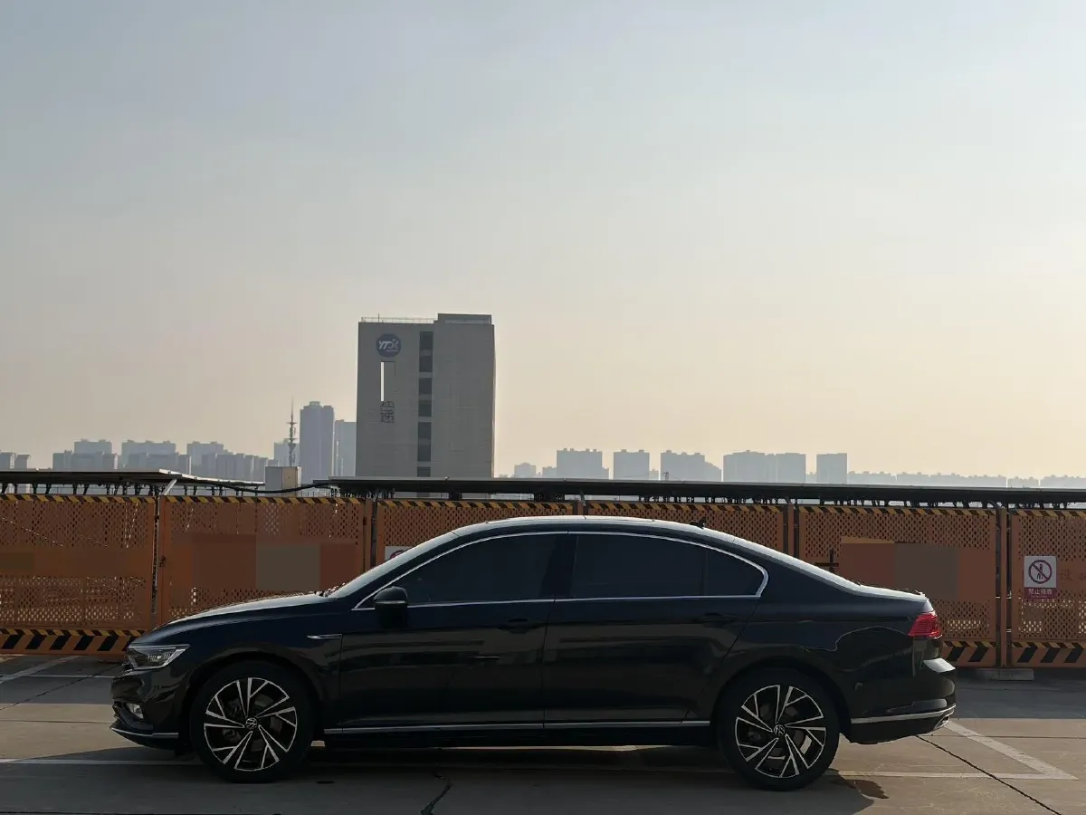 2021 Volkswagen Magotan 2.0T 186HP L4 7DCT,autocango,china used car exporter,china ev exporter,chinese used car exporter,chinese used ev exporter