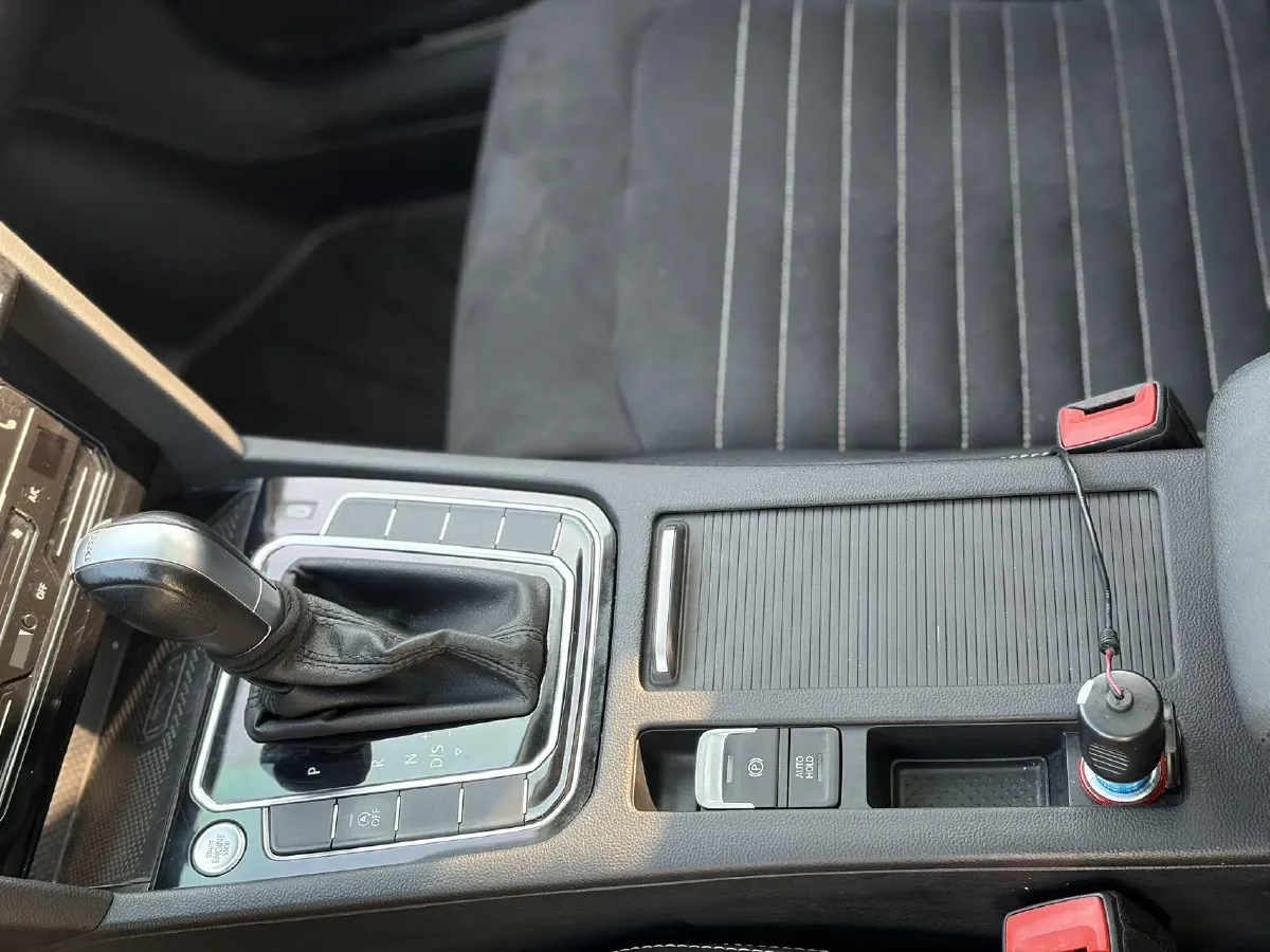 2021 Volkswagen Magotan 2.0T 186HP L4 7DCT,autocango,china used car exporter,china ev exporter,chinese used car exporter,chinese used ev exporter