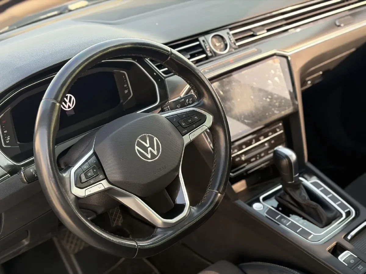 2021 Volkswagen Magotan 2.0T 186HP L4 7DCT,autocango,china used car exporter,china ev exporter,chinese used car exporter,chinese used ev exporter