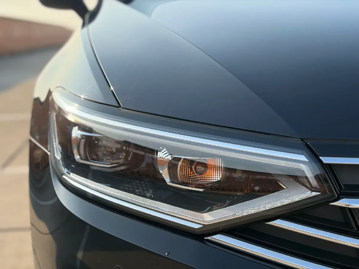 2021 Volkswagen Magotan 2.0T 186HP L4 7DCT,autocango,china used car exporter,china ev exporter,chinese used car exporter,chinese used ev exporter