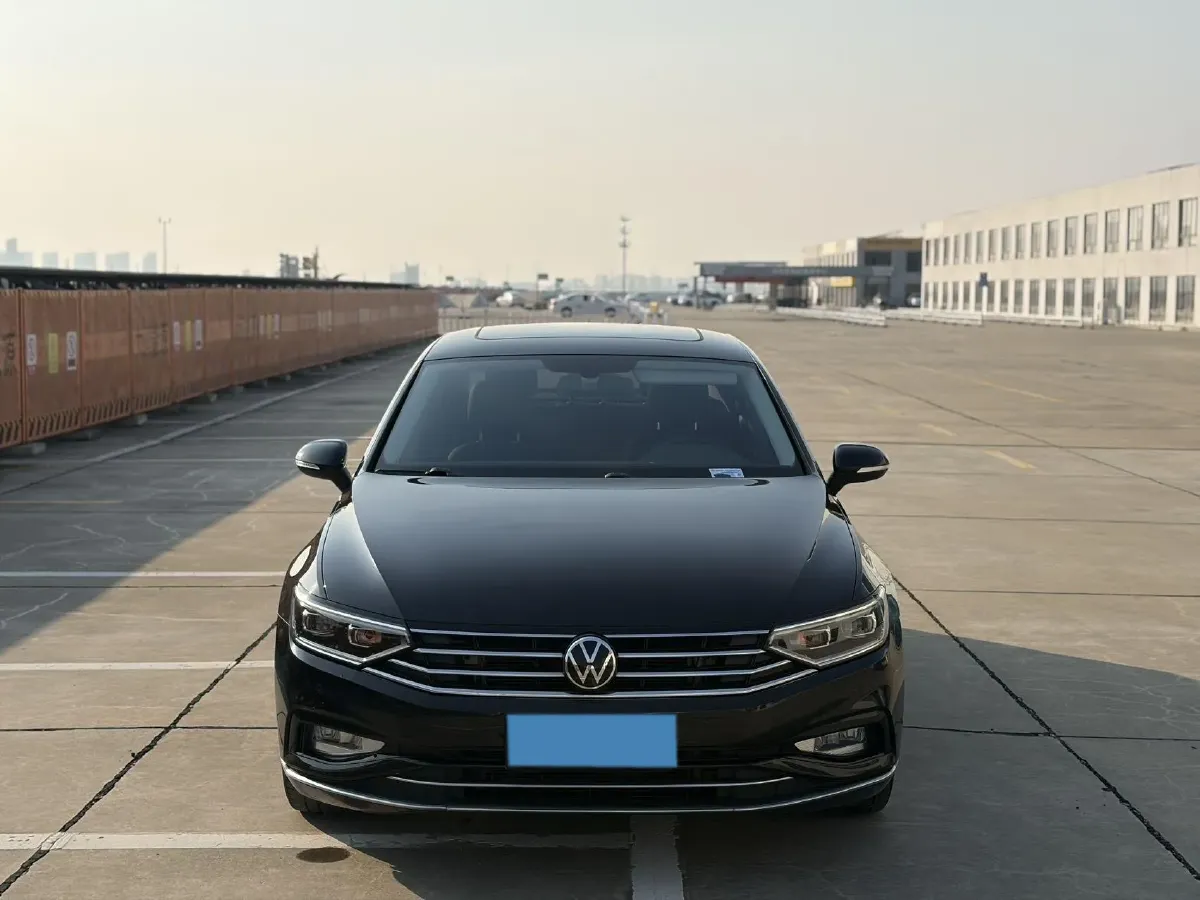 2021 Volkswagen Magotan 2.0T 186HP L4 7DCT,autocango,china used car exporter,china ev exporter,chinese used car exporter,chinese used ev exporter