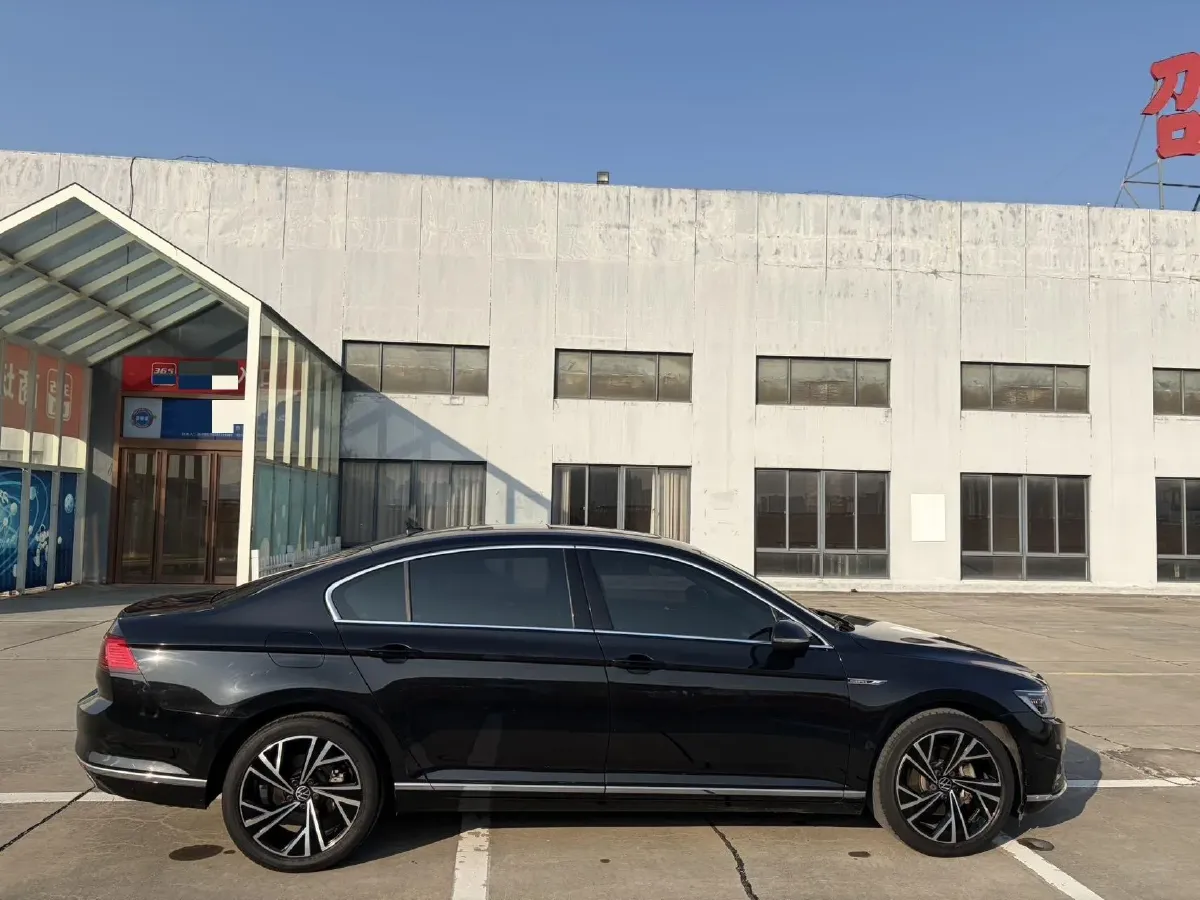 2021 Volkswagen Magotan 2.0T 186HP L4 7DCT,autocango,china used car exporter,china ev exporter,chinese used car exporter,chinese used ev exporter