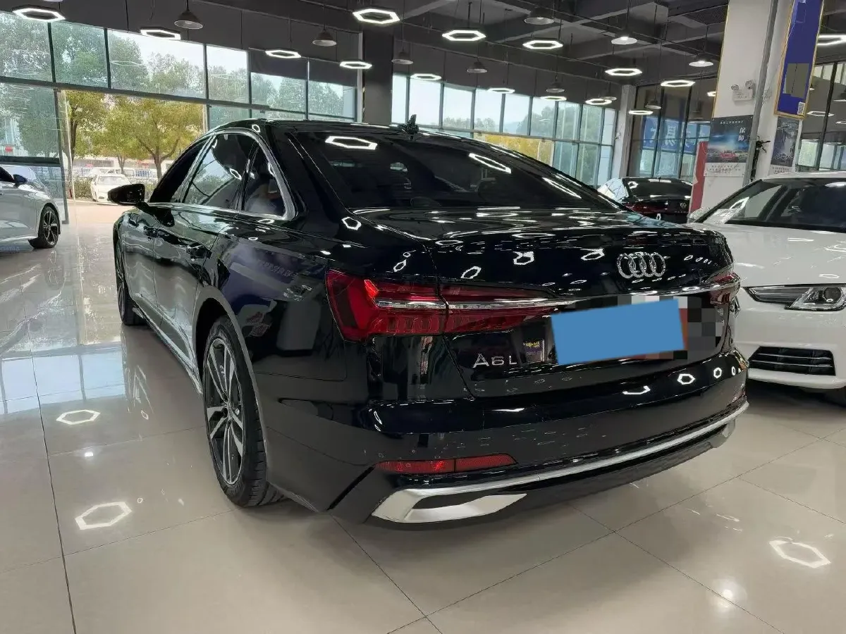 2023 Audi A6L 2.0T 190HP L4 7DCT,autocango,china used car exporter,china ev exporter,chinese used car exporter,chinese used ev exporter