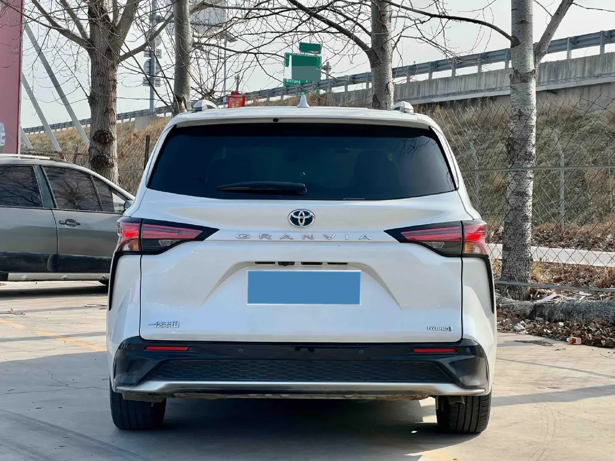2023 Toyota Granvia 2.5L 189HP L4 E-CVT Hybrid,autocango,china used car exporter,china ev exporter,chinese used car exporter,chinese used ev exporter