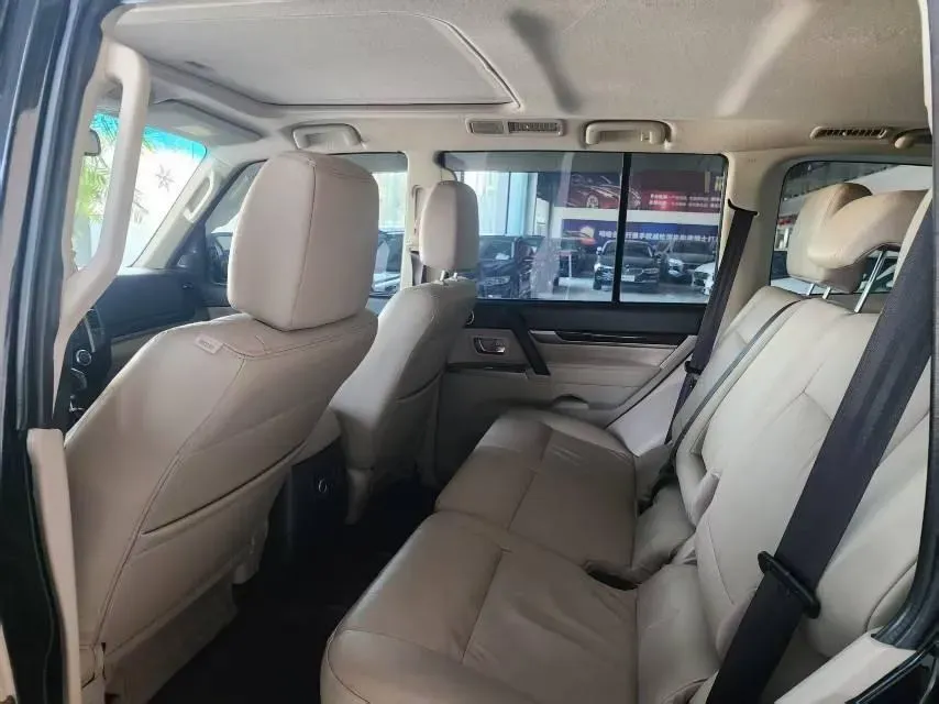 2017 Honda Jade 1.8L 141HP L4 5AT,autocango,china used car exporter,china ev exporter,chinese used car exporter,chinese used ev exporter