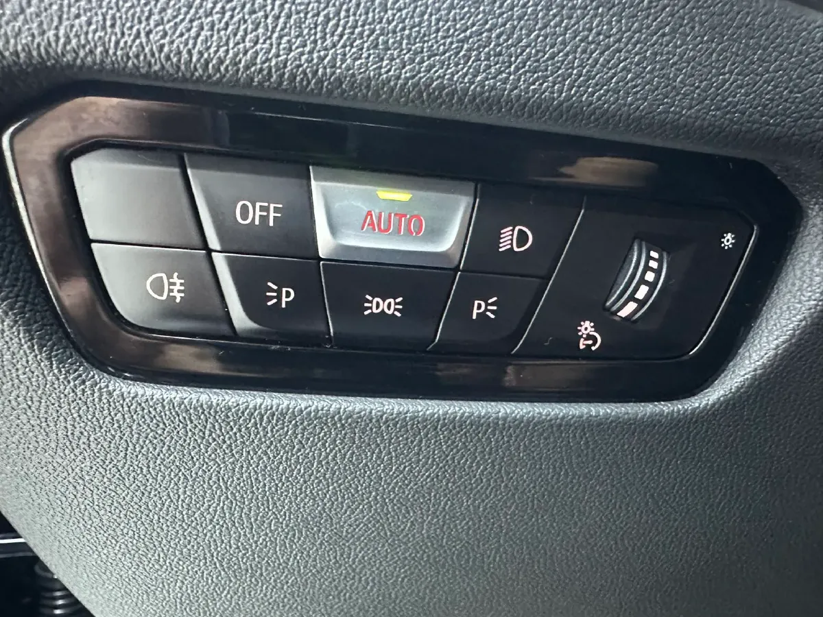 2022 BMW 3 Series 2.0T 156HP L4 8AT,autocango,china used car exporter,china ev exporter,chinese used car exporter,chinese used ev exporter