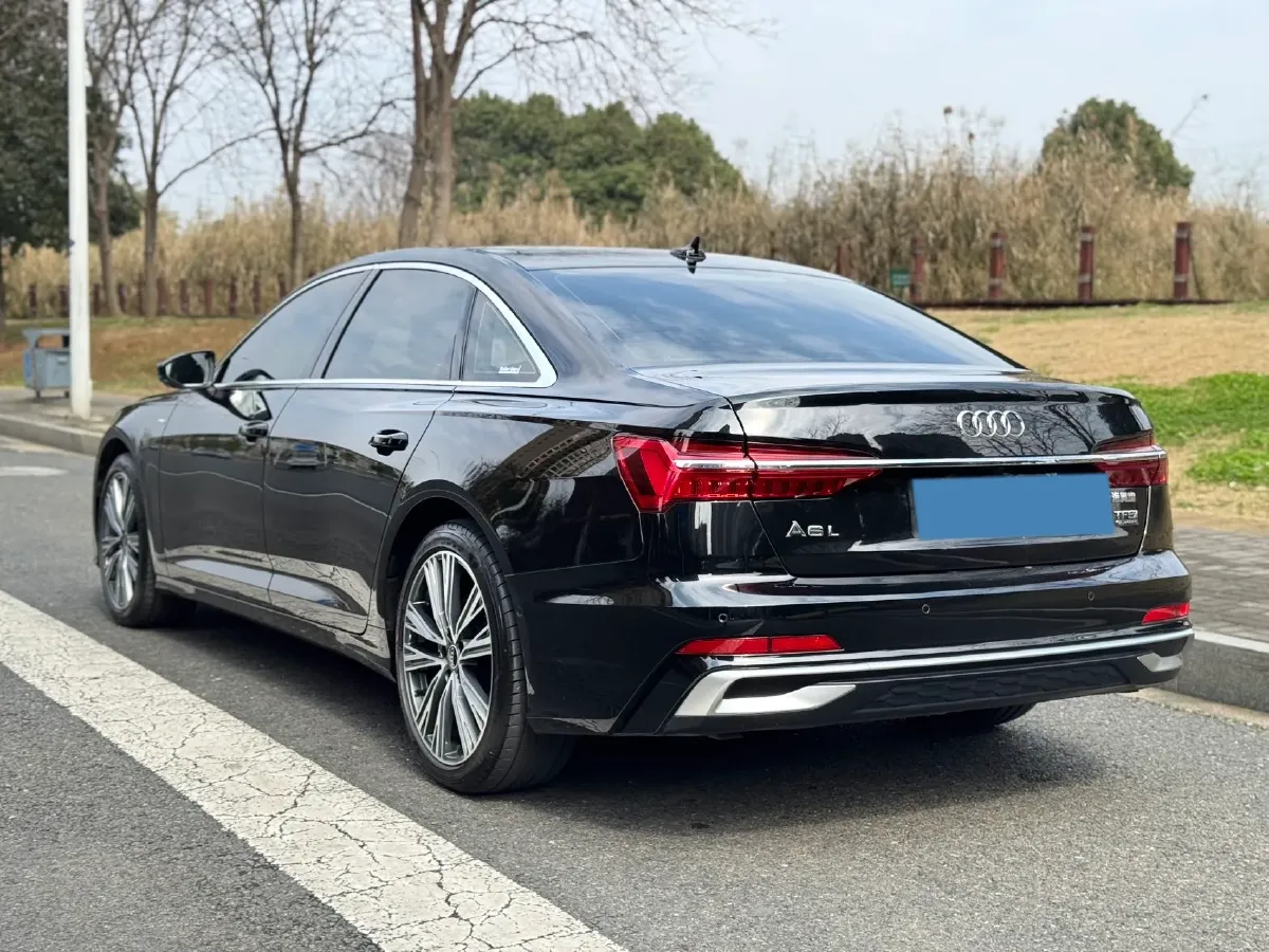 2025 Audi A6L 2.0T 245HP L4 7DCT,autocango,china used car exporter,china ev exporter,chinese used car exporter,chinese used ev exporter