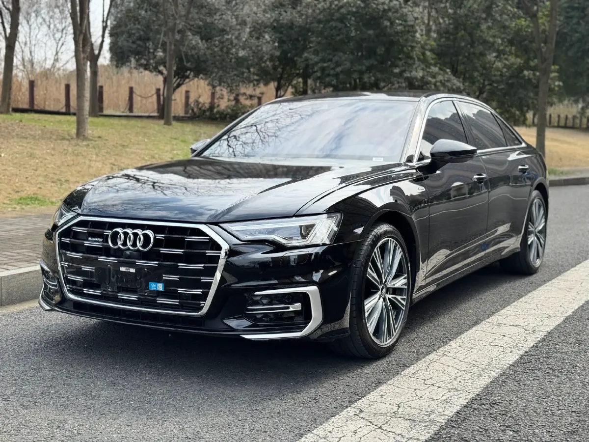2025 Audi A6L 2.0T 245HP L4 7DCT,autocango,china used car exporter,china ev exporter,chinese used car exporter,chinese used ev exporter