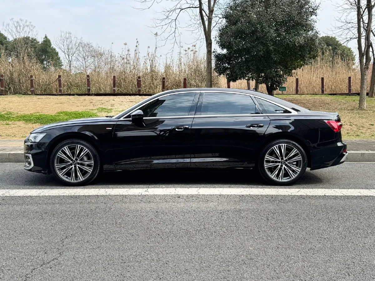 2025 Audi A6L 2.0T 245HP L4 7DCT,autocango,china used car exporter,china ev exporter,chinese used car exporter,chinese used ev exporter