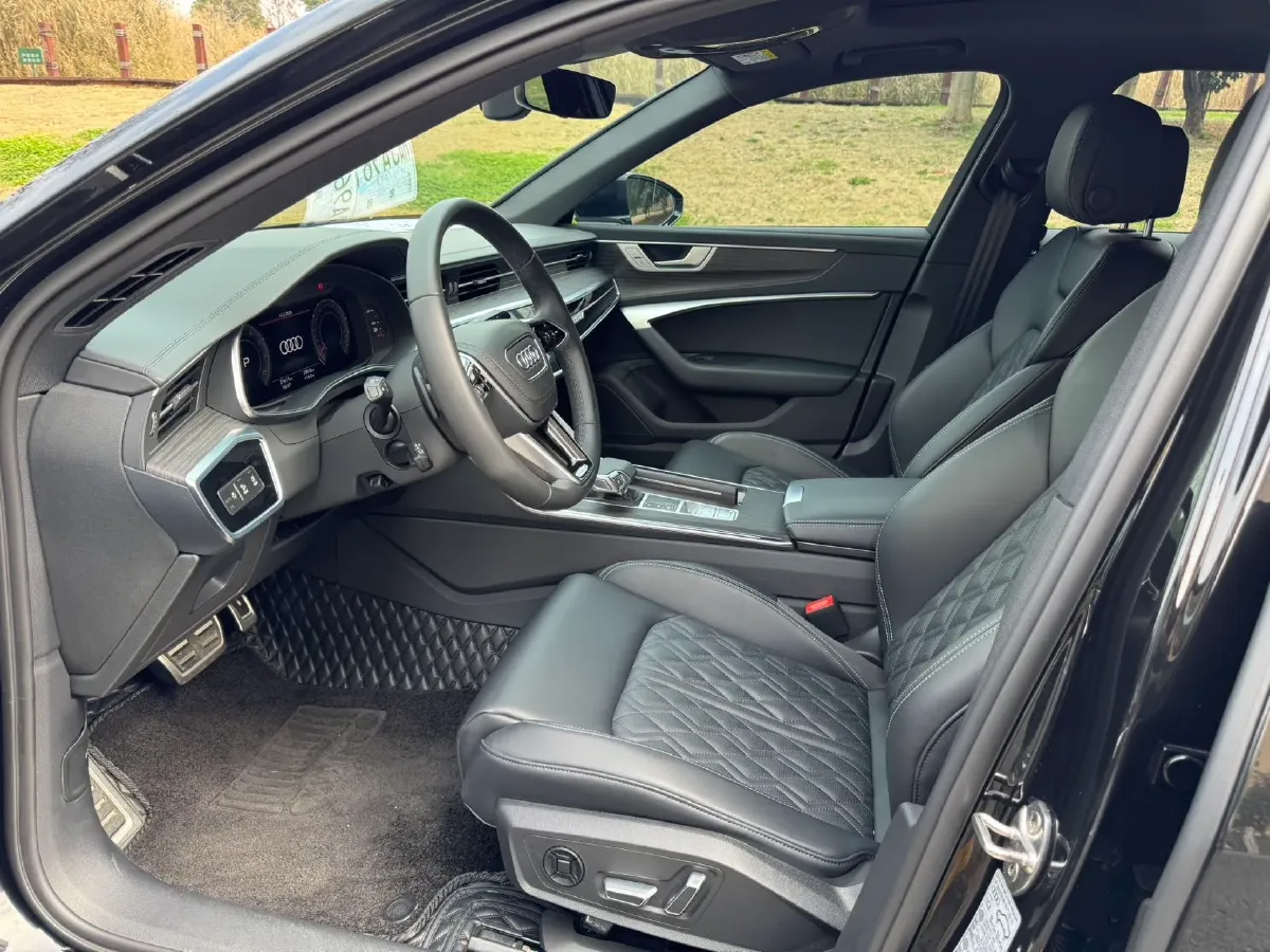 2025 Audi A6L 2.0T 245HP L4 7DCT,autocango,china used car exporter,china ev exporter,chinese used car exporter,chinese used ev exporter