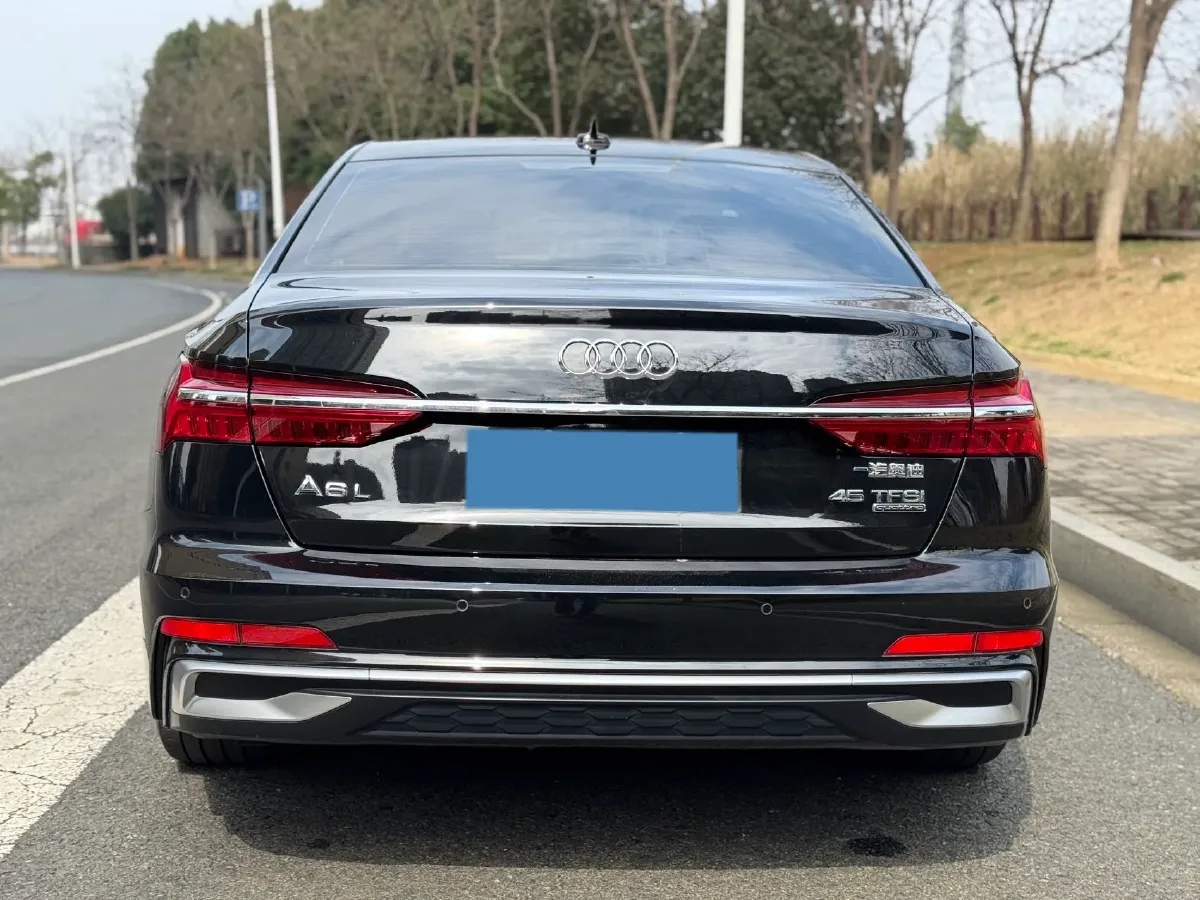 2025 Audi A6L 2.0T 245HP L4 7DCT,autocango,china used car exporter,china ev exporter,chinese used car exporter,chinese used ev exporter