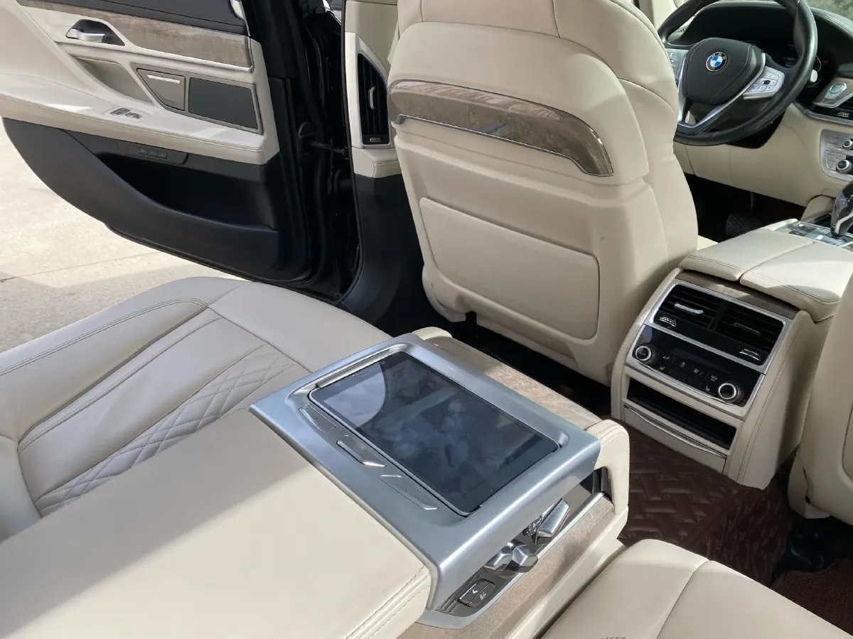 2021 BMW 7 Series 3.0T 340HP L6 8AT,autocango,china used car exporter,china ev exporter,chinese used car exporter,chinese used ev exporter