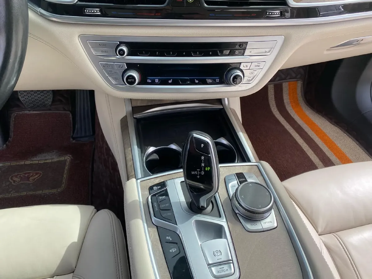 2021 BMW 7 Series 3.0T 340HP L6 8AT,autocango,china used car exporter,china ev exporter,chinese used car exporter,chinese used ev exporter