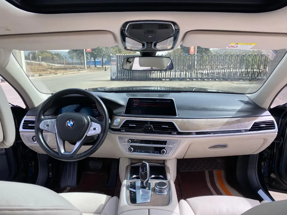 2021 BMW 7 Series 3.0T 340HP L6 8AT,autocango,china used car exporter,china ev exporter,chinese used car exporter,chinese used ev exporter