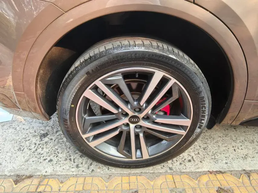 2022 Audi Q5L 2.0T 190HP L4 7DCT,autocango,china used car exporter,china ev exporter,chinese used car exporter,chinese used ev exporter