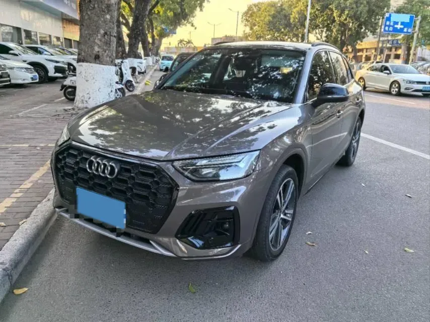 2022 Audi Q5L 2.0T 190HP L4 7DCT,autocango,china used car exporter,china ev exporter,chinese used car exporter,chinese used ev exporter