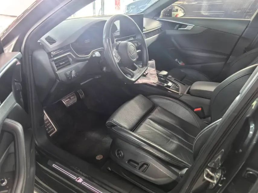 2023 Audi A4L 2.0T 190HP L4 7DCT,autocango,china used car exporter,china ev exporter,chinese used car exporter,chinese used ev exporter