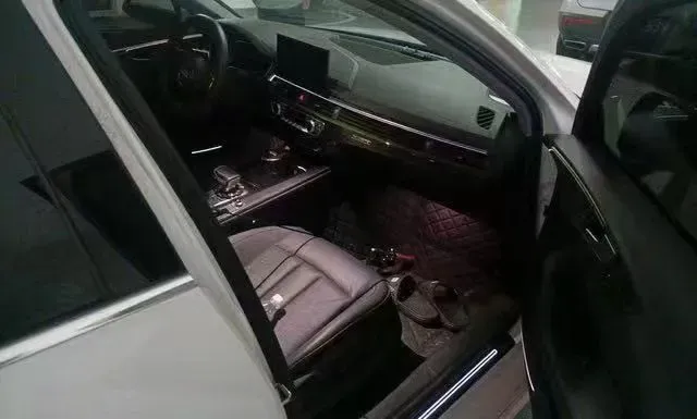 2023 Audi A4L 2.0T 245HP L4 7DCT,autocango,china used car exporter,china ev exporter,chinese used car exporter,chinese used ev exporter