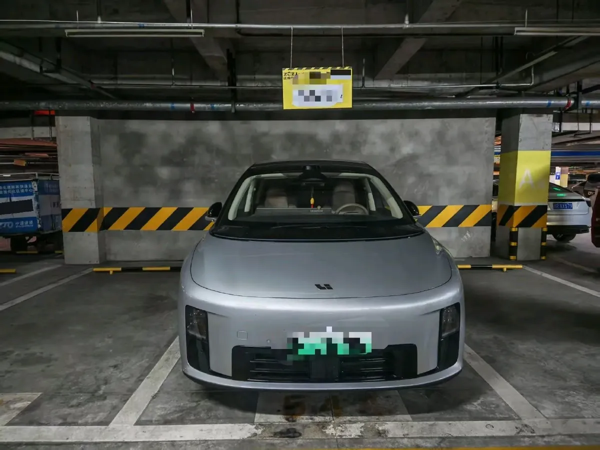 2025 Li i8 BEV,autocango,china used car exporter,china ev exporter,chinese used car exporter,chinese used ev exporter