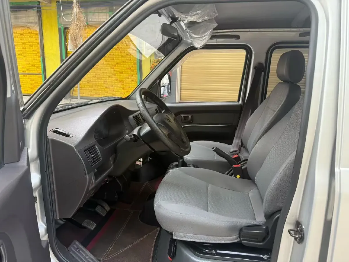 2023 WuLing RongGuang New Truck 1.5L 102HP L4 5MT,autocango,china used car exporter,china ev exporter,chinese used car exporter,chinese used ev exporter