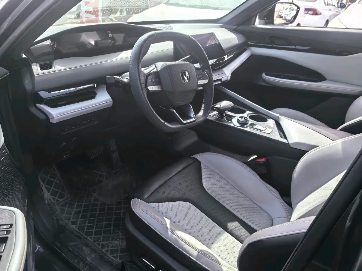 2024 ChangAn UNI-V iDD 1.5L 110HP L4 E-CVT PHEV 18.99KWH,autocango,china used car exporter,china ev exporter,chinese used car exporter,chinese used ev exporter