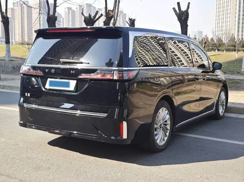 2024 Voyah Dream 1.5T 150HP L4 PHEV 43KWH,autocango,china used car exporter,china ev exporter,chinese used car exporter,chinese used ev exporter