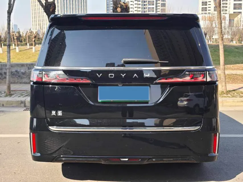 2024 Voyah Dream 1.5T 150HP L4 PHEV 43KWH,autocango,china used car exporter,china ev exporter,chinese used car exporter,chinese used ev exporter