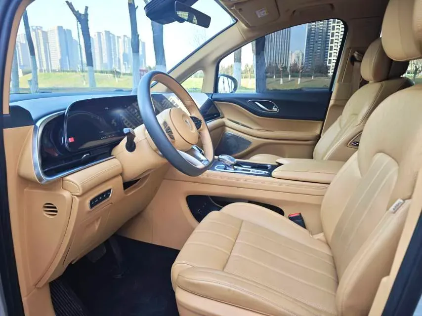 2024 Voyah Dream 1.5T 150HP L4 PHEV 43KWH,autocango,china used car exporter,china ev exporter,chinese used car exporter,chinese used ev exporter