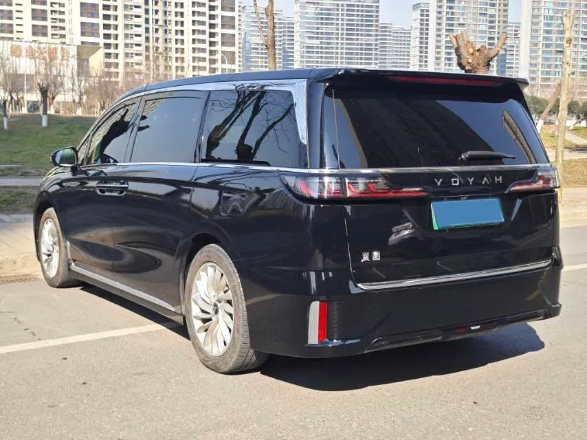 2024 Voyah Dream 1.5T 150HP L4 PHEV 43KWH,autocango,china used car exporter,china ev exporter,chinese used car exporter,chinese used ev exporter