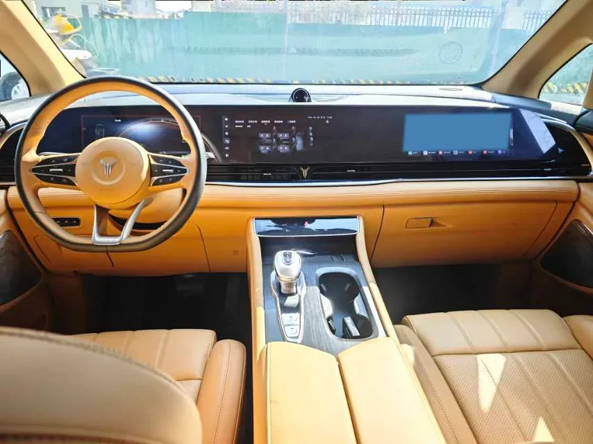 2024 Voyah Dream 1.5T 150HP L4 PHEV 43KWH,autocango,china used car exporter,china ev exporter,chinese used car exporter,chinese used ev exporter