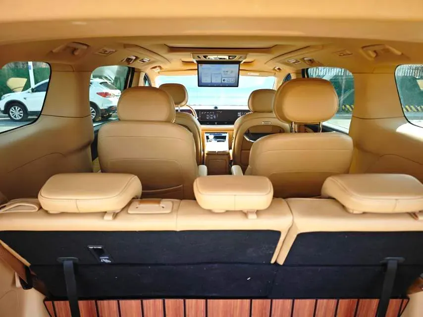 2024 Voyah Dream 1.5T 150HP L4 PHEV 43KWH,autocango,china used car exporter,china ev exporter,chinese used car exporter,chinese used ev exporter